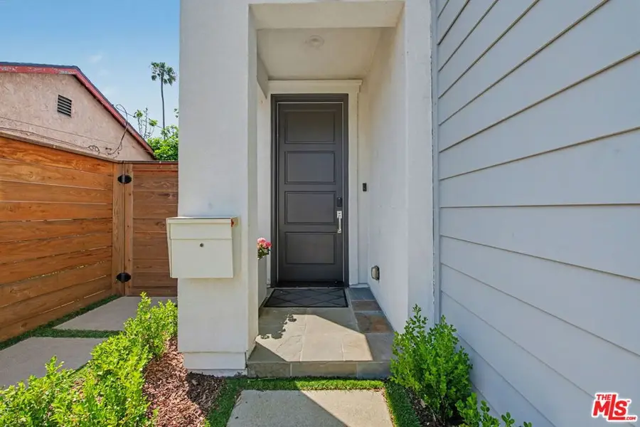 1207 N Commonwealth Avenue, Los Angeles, CA 90029 - #3