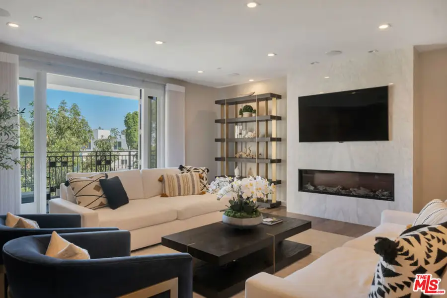 441 S Barrington Avenue #301, Los Angeles, CA 90049 - #2