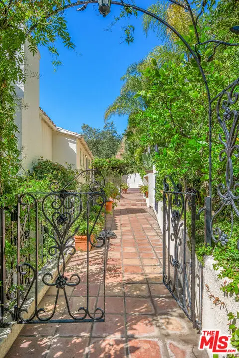 2120 Outpost Drive, Los Angeles, CA 90068 - #1