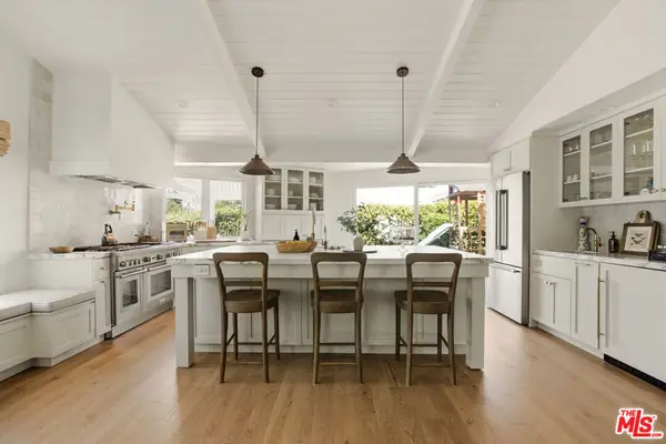 18829 Sylvan Street, Tarzana, CA 91335