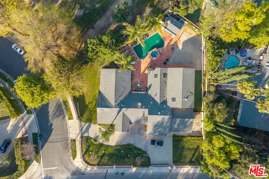 19717 Wells Drive, Woodland Hills, CA 91364 - #1