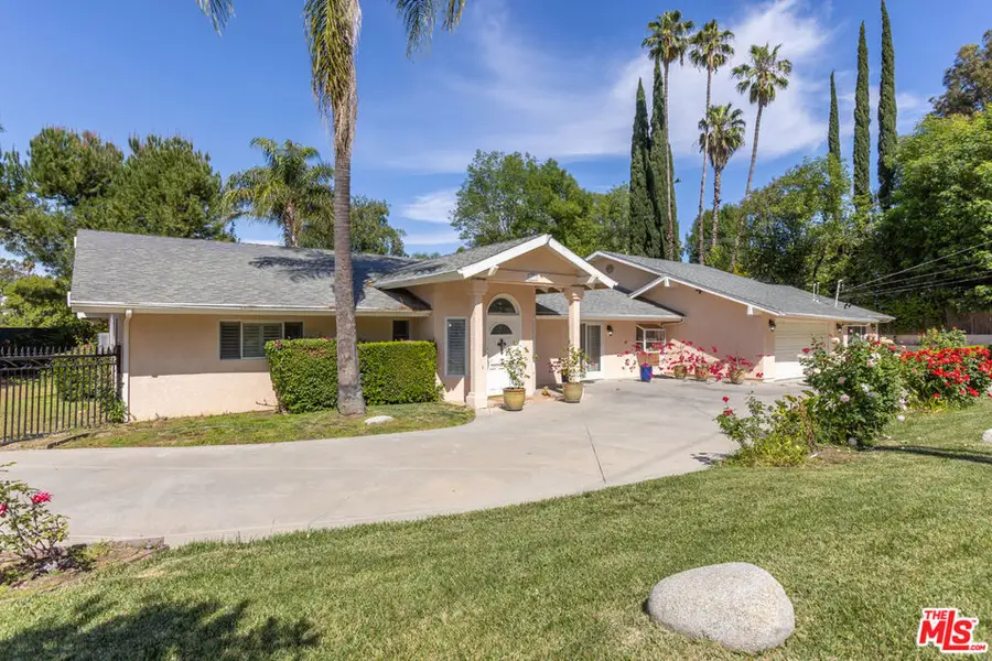 19717 Wells Drive, Woodland Hills, CA 91364 - #2