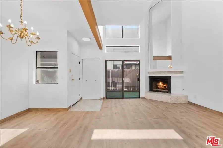 6323 Reseda Boulevard #6, Tarzana, CA 91335 - #3