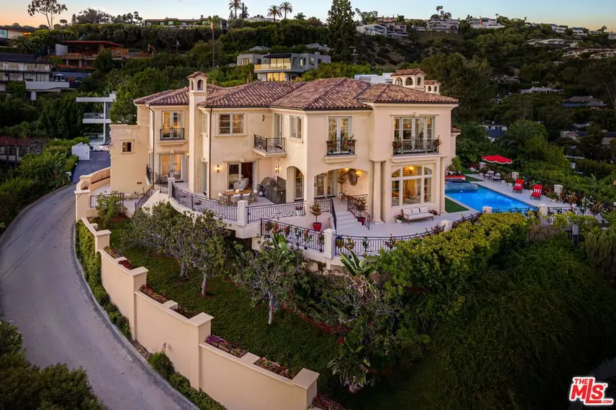 1260 St Ives Place, Los Angeles, CA 90069 - #2