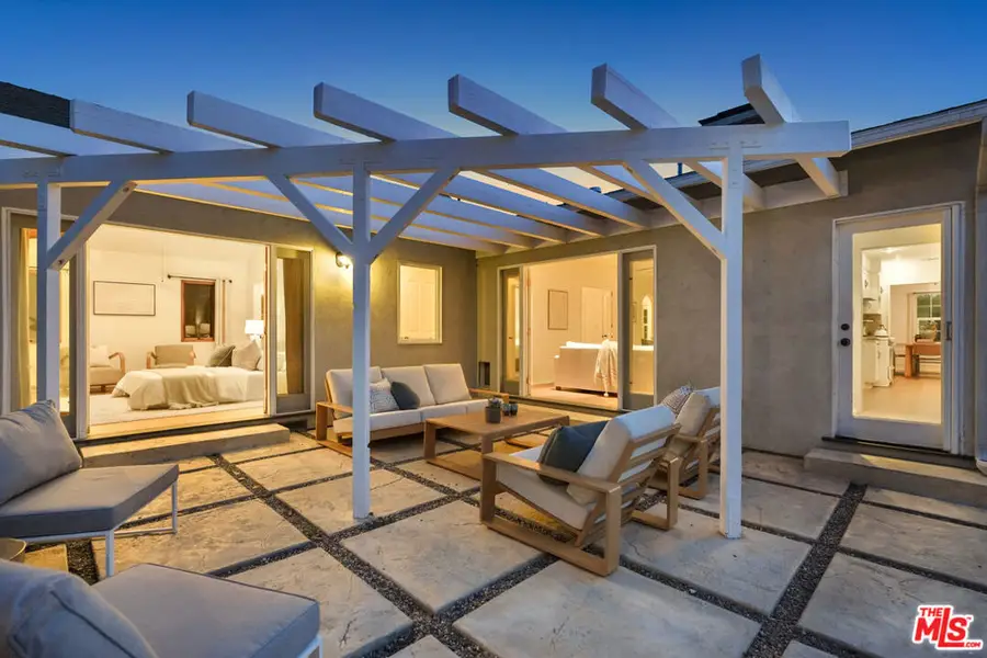 6506 Colbath Avenue, Valley Glen, CA 91401 - #3