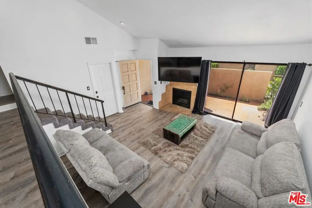 18415 Collins Street #F, Tarzana, CA 91356 - #1