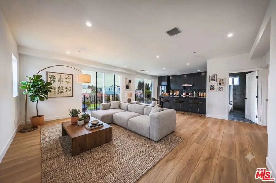 1525 S Carmelina Avenue, Los Angeles, CA 90025 - #2