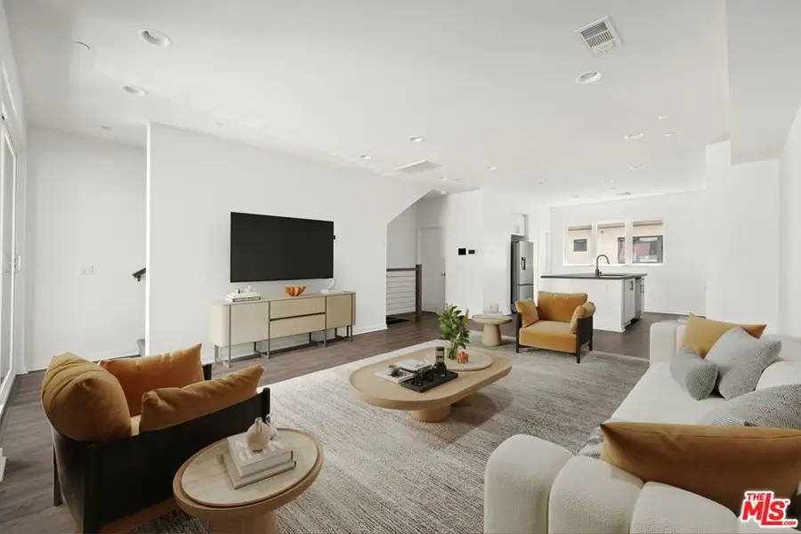 2930 Rowena Avenue #2, Los Angeles, CA 90039 - #2