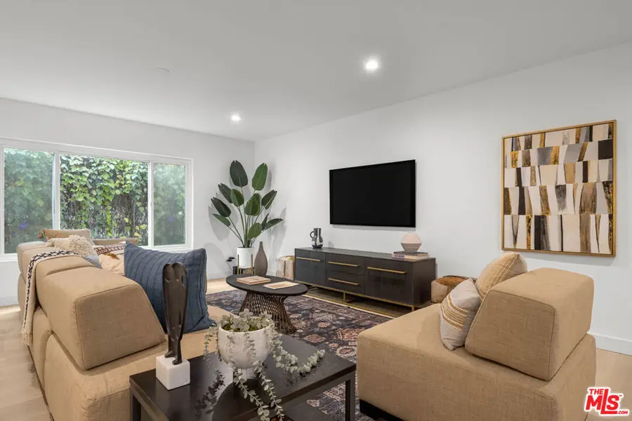 5301 Yarmouth Avenue #2, Encino, CA 91316 - #3