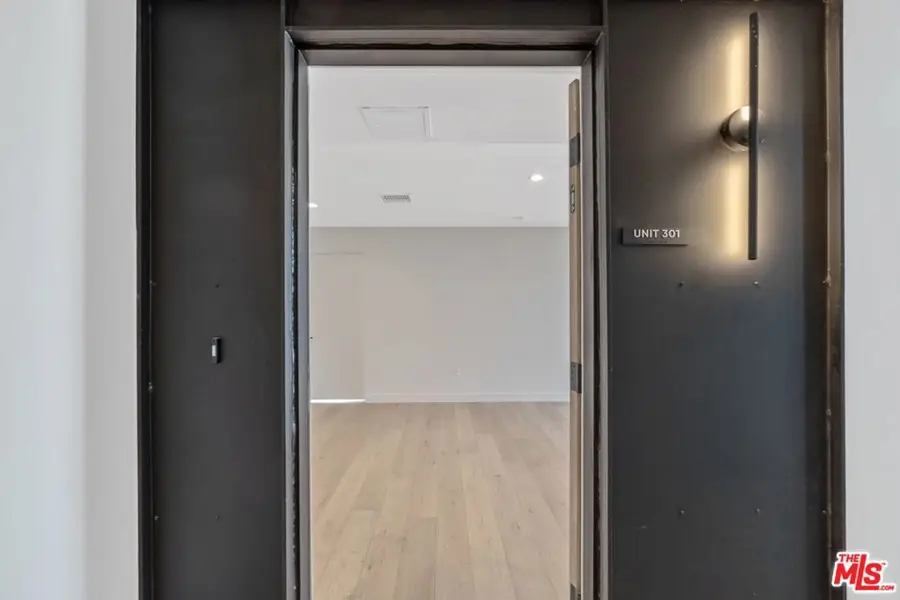 4506 Dockweiler Street #301, Los Angeles, CA 90019 - #2
