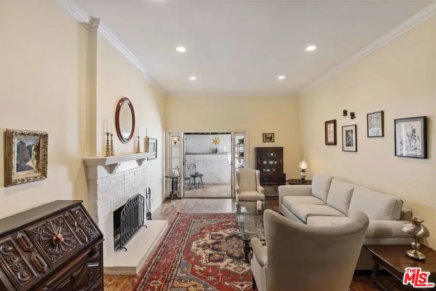 10933 Wellworth Avenue #18, Los Angeles, CA 90024 - #2