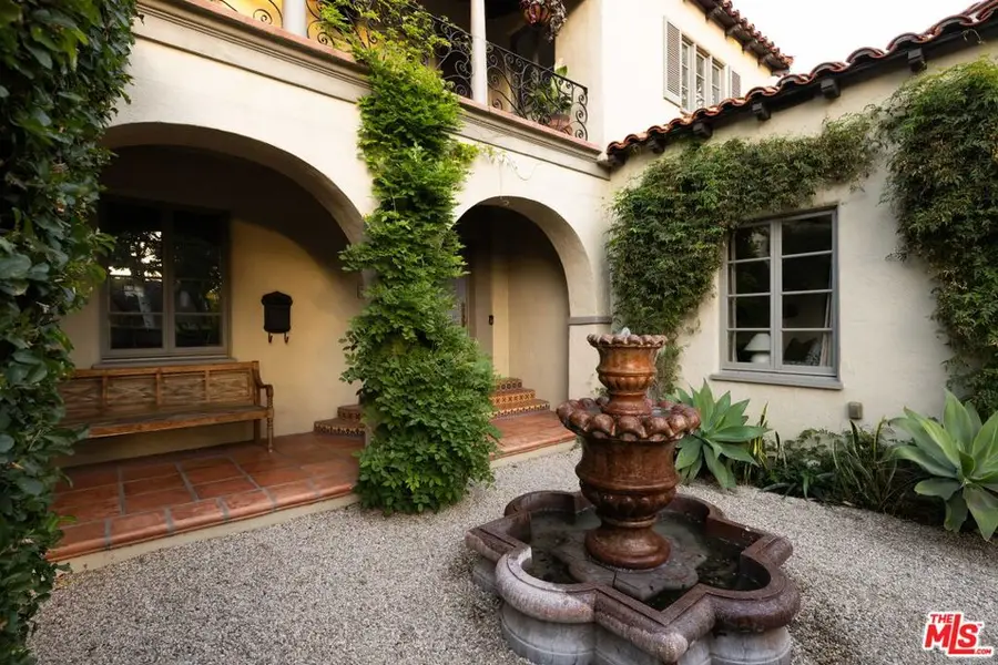 146 S Martel Avenue, Los Angeles, CA 90036 - #2