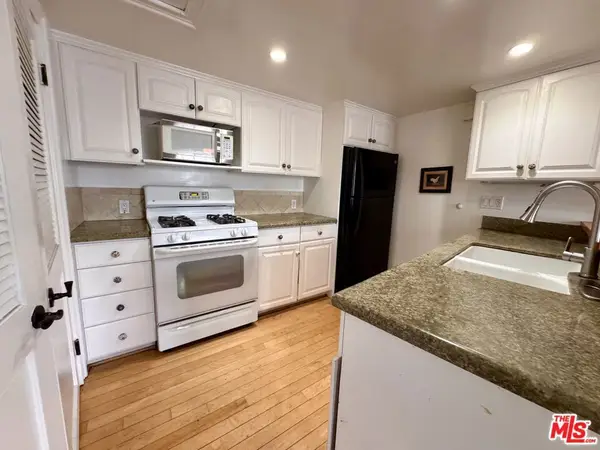 7025 Glade Avenue #5, Canoga Park, CA 91303