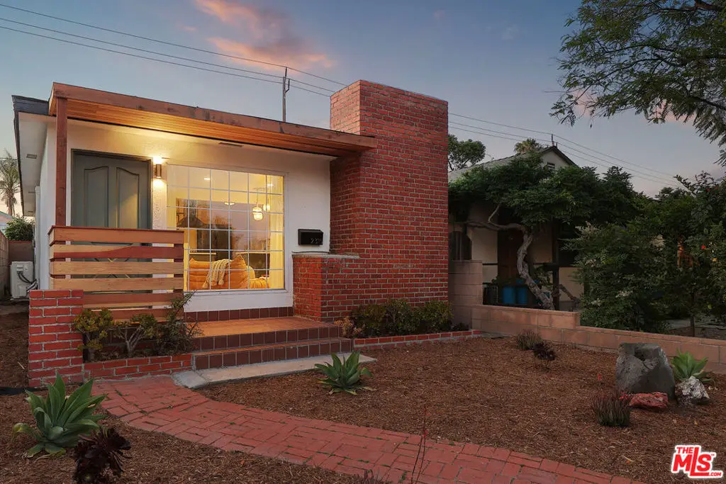 2315 W Chandler Boulevard, Burbank, CA 91506 - #1