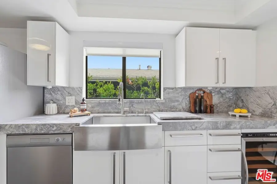 1613 Manning Avenue #1, Los Angeles, CA 90024 - #3