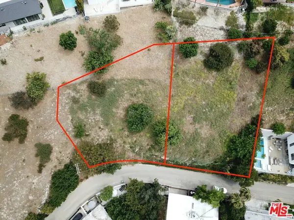 3734 N Oakfield Drive, Sherman Oaks, CA 91423