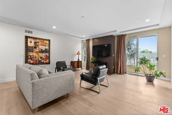 5525 W Olympic Boulevard #302, Los Angeles, CA 90036