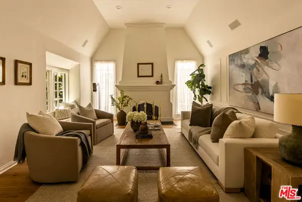 102 N Laurel Avenue, Los Angeles, CA 90048