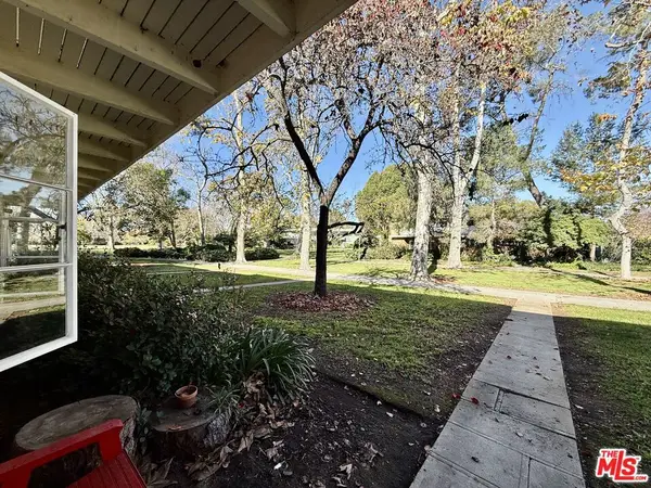 5226 Village Green, Los Angeles, CA 90016