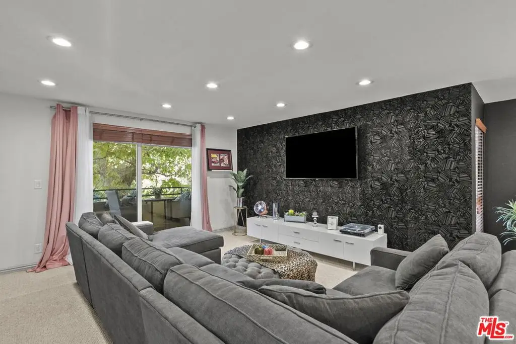 6752 Hillpark Drive #202, Los Angeles, CA 90068 - #1