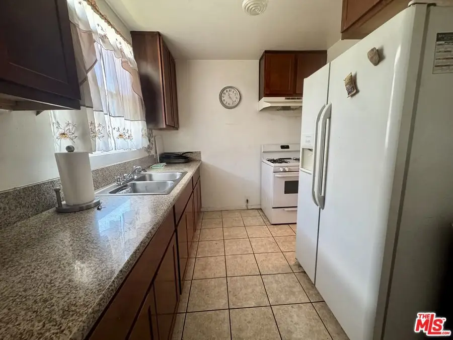 1423 S Whitemarsh Avenue, Compton, CA 90220 - #3