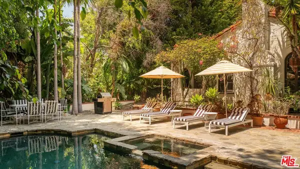 1135 Sunset Vale Avenue, West Hollywood, CA 90069