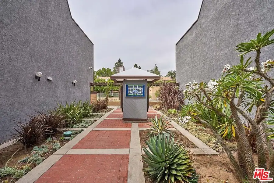 421 S Van Ness Avenue #8, Los Angeles, CA 90020 - #3
