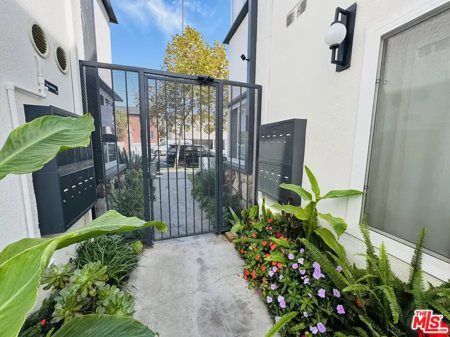 912 6th Street #8, Santa Monica, CA 90403 - #2
