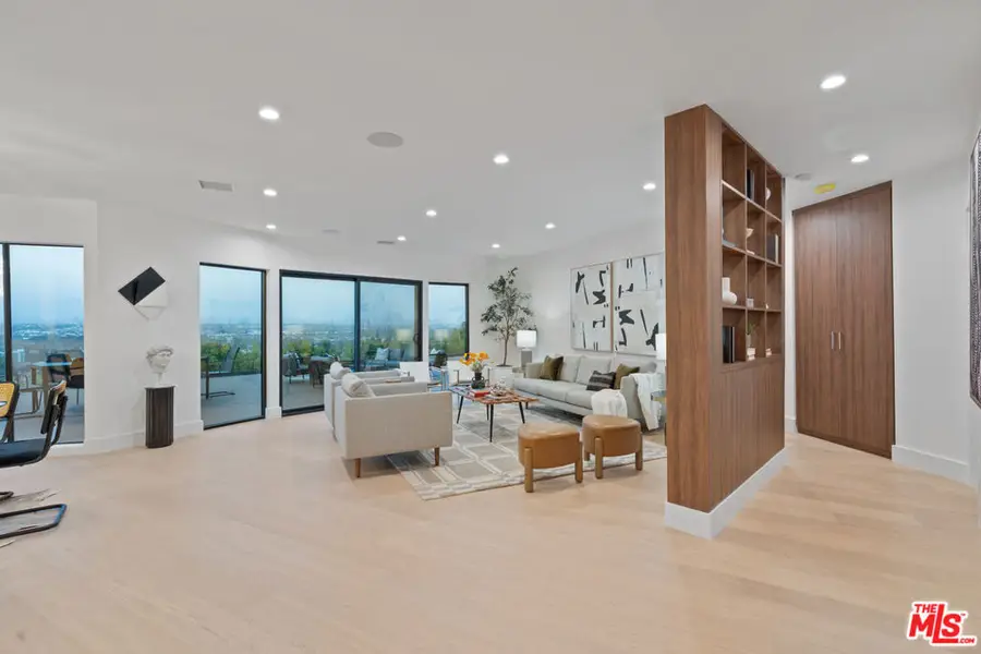 4207 Don Alanis Place, Los Angeles, CA 90008 - #2