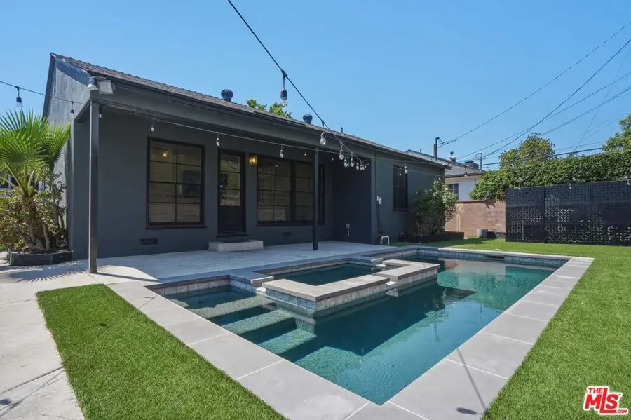 7960 Aldea Avenue, Lake Balboa, CA 91406 - #2