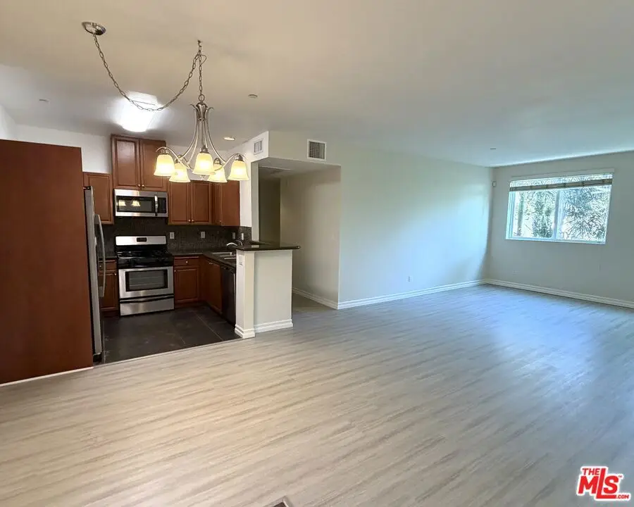 13941 Sherman Way #201, Van Nuys, CA 91405 - #3