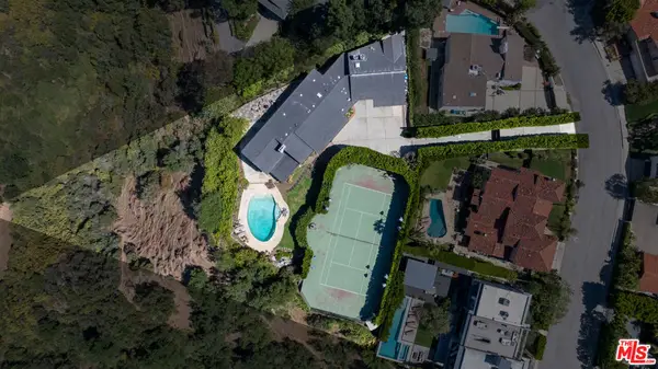 1612 Stradella Road, Los Angeles, CA 90077