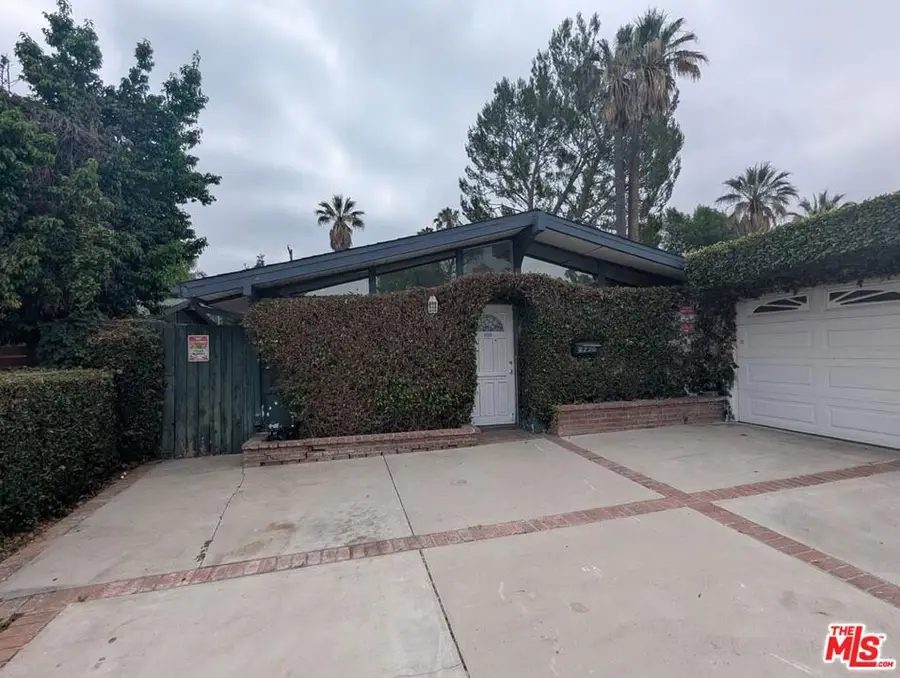 6220 Oakdale Avenue, Woodland Hills, CA 91367 - #3