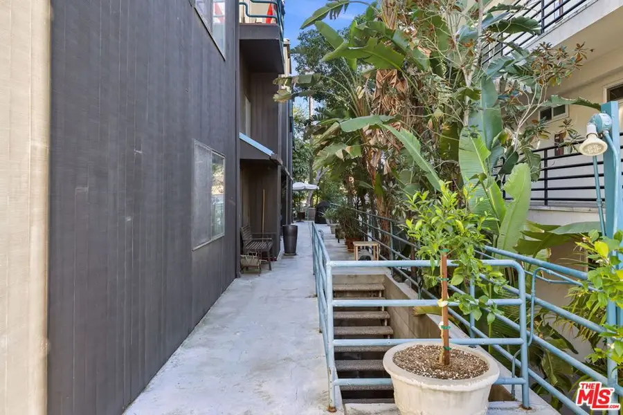 4218 Whitsett Avenue #4, Studio City, CA 91604 - #3