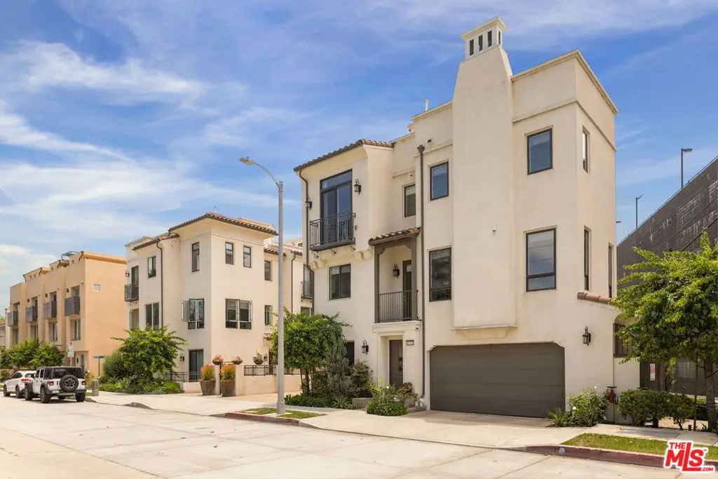 10742 Bloomfield Street, Toluca Lake, CA 91602 - #1