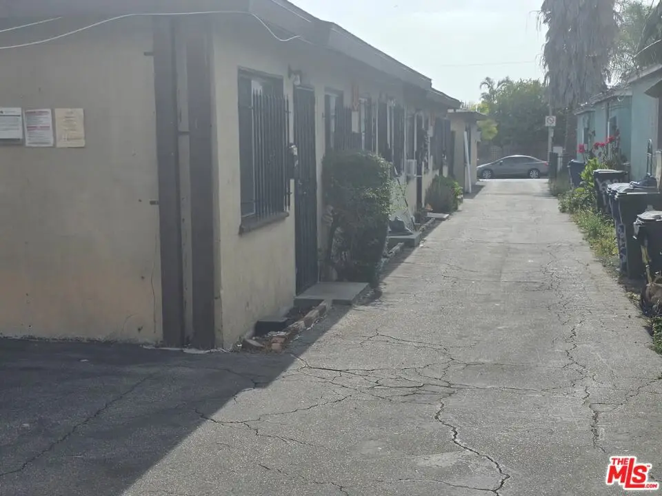 6021 11th Avenue, Los Angeles, CA 90043 - #1