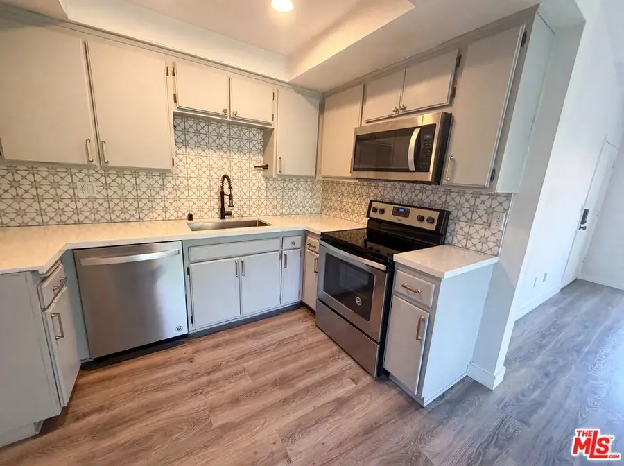7300 Corbin Avenue #M, Reseda, CA 91335 - #2