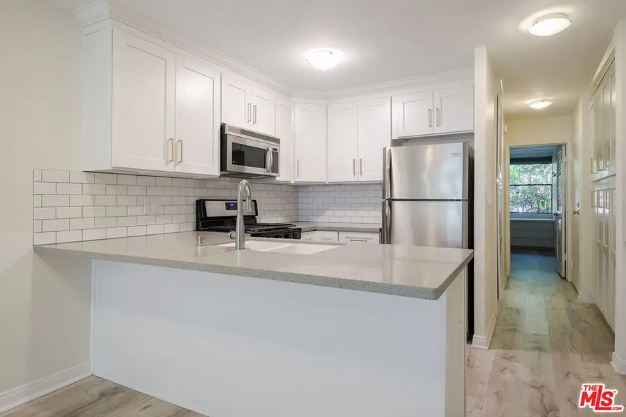 22 Navy Street #103, Venice, CA 90291 - #3
