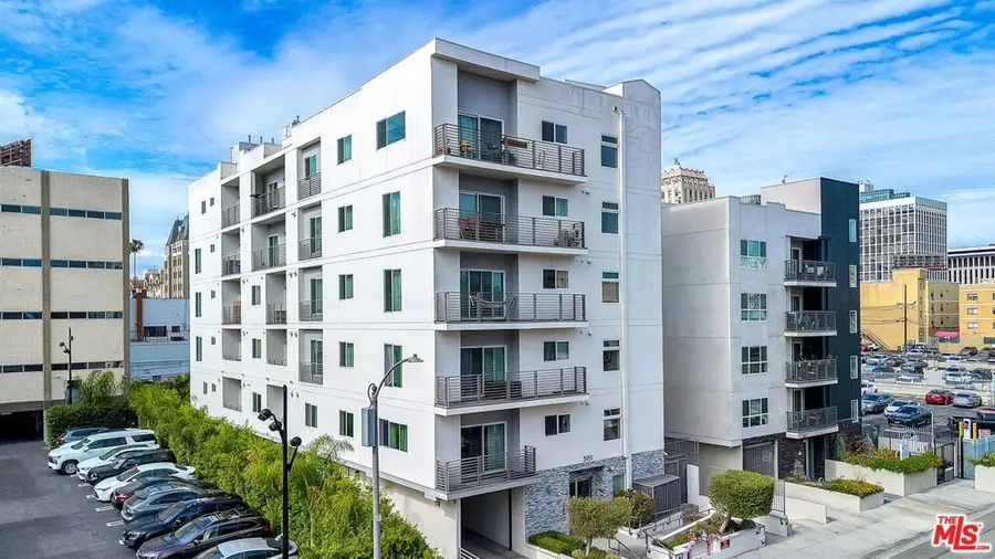 3951 Ingraham Street, Los Angeles, CA 90005 - #3