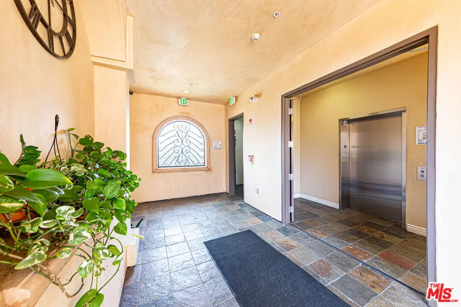 5057 Maplewood Avenue #PH4, Los Angeles, CA 90004 - #2
