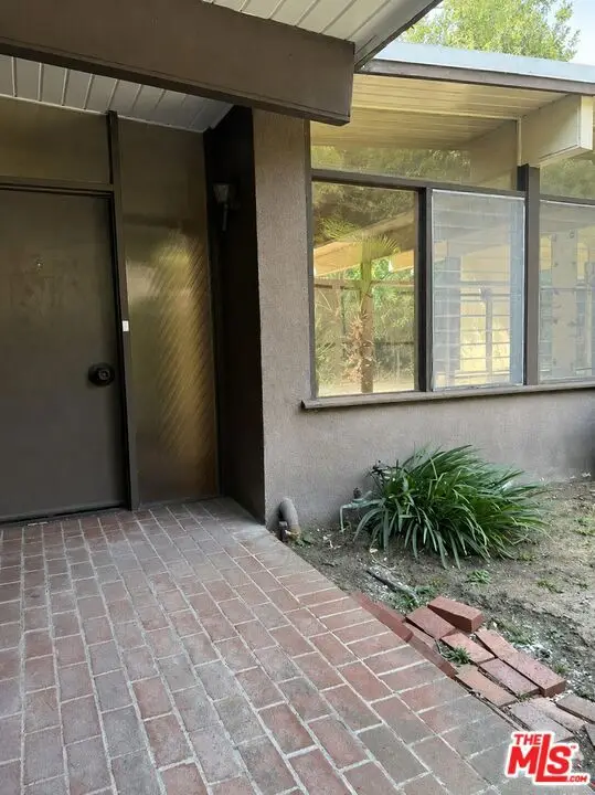 2528 Hutton Drive, Beverly Hills, CA 90210