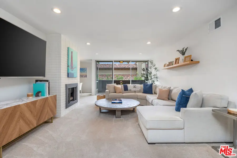 809 S Bundy Drive #205, Los Angeles, CA 90049 - #3