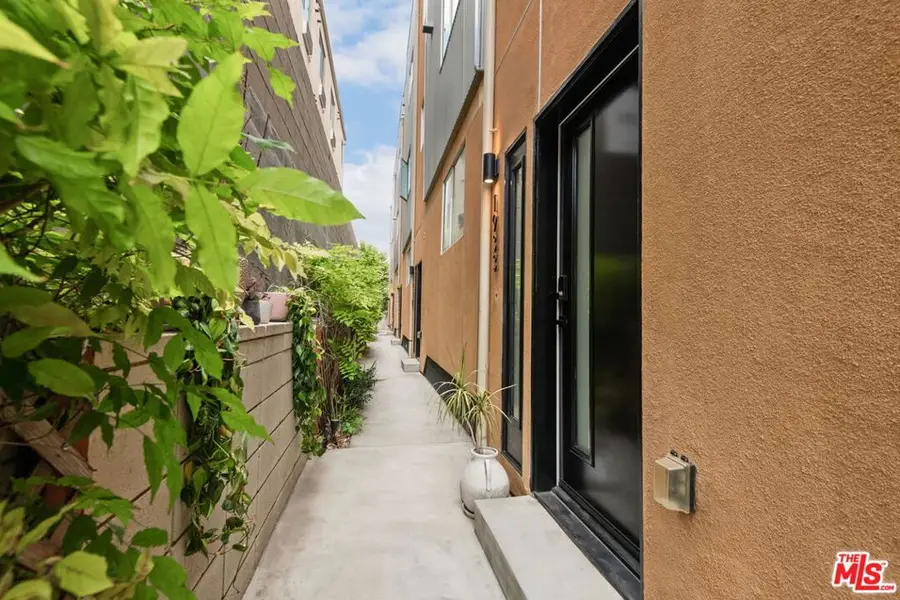 1933 W Kingston Place, Los Angeles, CA 90026 - #2