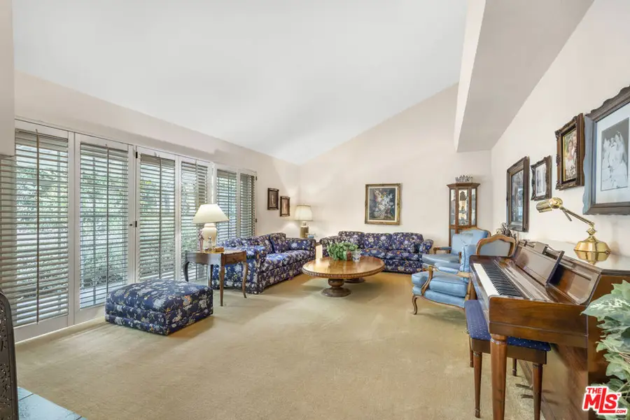 5334 Bayer Place, Woodland Hills, CA 91367 - #3