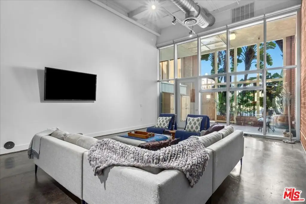 120 S Hewitt Street #6, Los Angeles, CA 90012 - #1