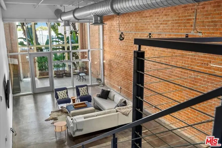 120 S Hewitt Street #6, Los Angeles, CA 90012 - #2