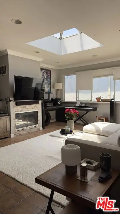 938 Palm Avenue #203, West Hollywood, CA 90069