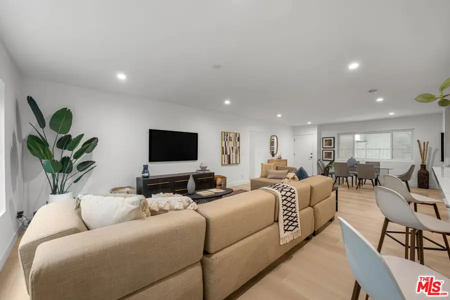 5301 Yarmouth Avenue #2, Encino, CA 91316 - #3