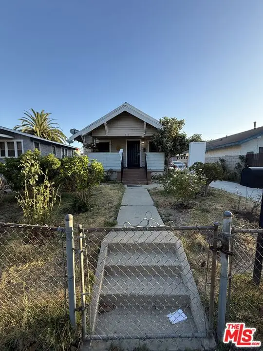 913 W 77th Street, Los Angeles, CA 90044