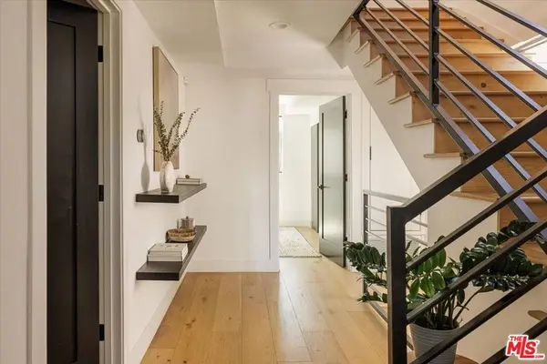 11310 Victory Boulevard, North Hollywood, CA 91606